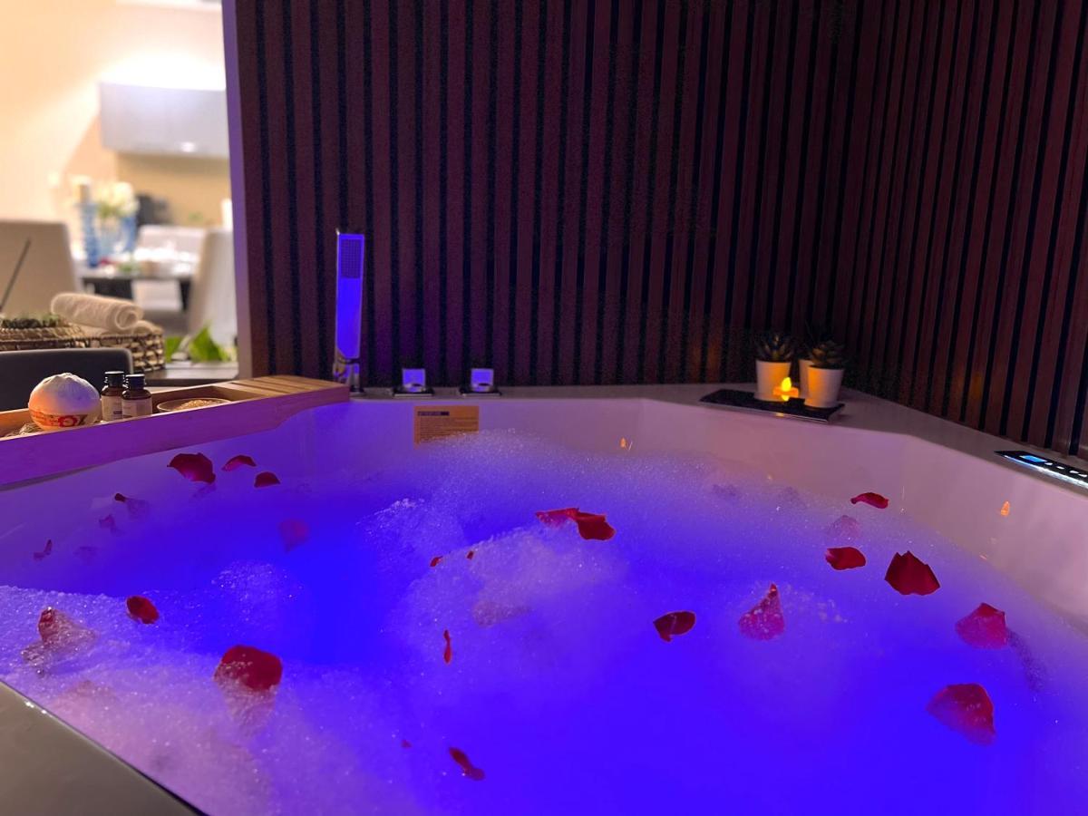 Stylish Apartment With A Jacuzzi Muscat Ngoại thất bức ảnh